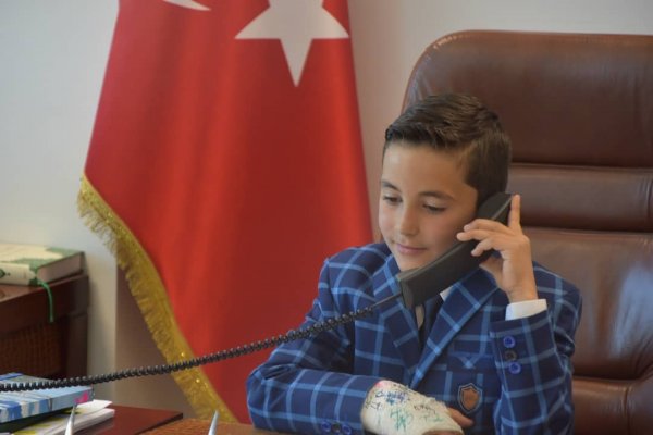 23 Nisan'da Belediye Başkanlık Koltuğuna Küçük Enes Oturdu