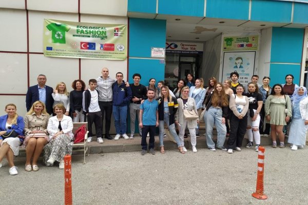 3 ÜLKEDEN GELEN GENÇLİK DEĞİŞİMİ PROJESİNDE MİSAFİRLER GEMLİK TE AĞIRLANDI