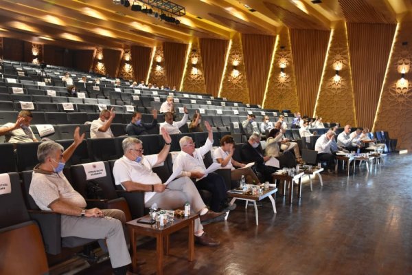 Ağustos Meclisi’nde cevapsız soru kalmadı