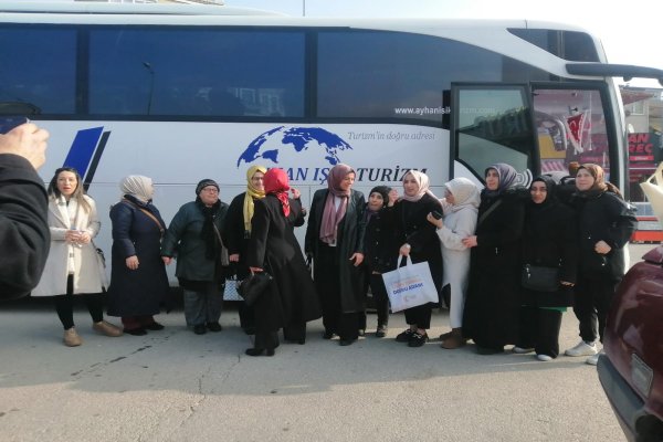 AKP’ LİLER 10 OTOBÜS İLE BURSA’YA GİTTİLER...