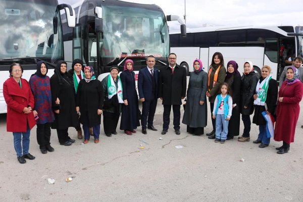 AKP’liler aday tanıtımı için Ankara’ya gitti