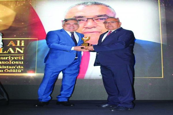 Alİ BAKLAN ÖZBEKİSTAN YILIN İŞ ADAMI SEÇİLDİ