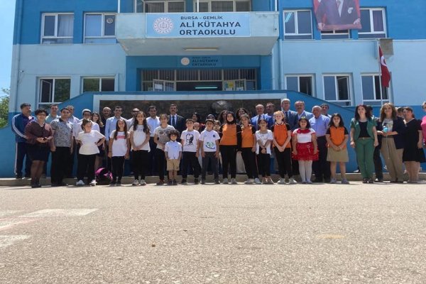 ALİ KÜTAHYA İLK VE ORTAOKULU ŞEHİT CENGİZ YİĞİT KÜTÜPHANESİ TÖRENLE AÇILDI