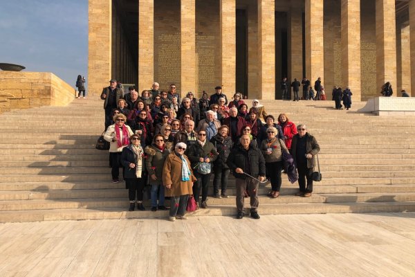 ANAÇEV’liler Öğretmenler Günü’nde Anıtkabir’i ziyaret etti