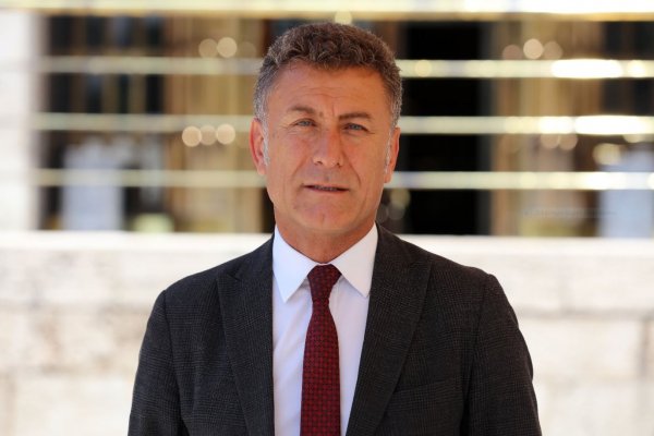 “AŞI OLUN DİYORLAR AŞI YOK”