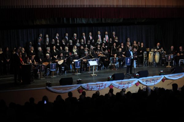 AŞIK MAHZUNİ ŞARİF GEMLİK'TE TÜRKÜLERİYLE ANILDI