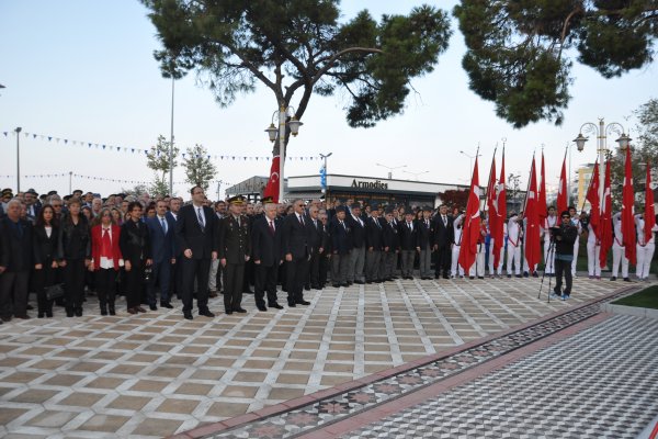 Atamız saygı ve sevgi seliyle anıldı