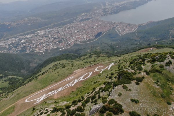 Atatürk’ün dev imzası Gemlik’in zirvesinde