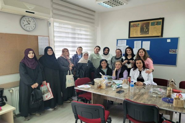 Aynur Uzun’dan ‘Öğretmenler Günü Mesajı’