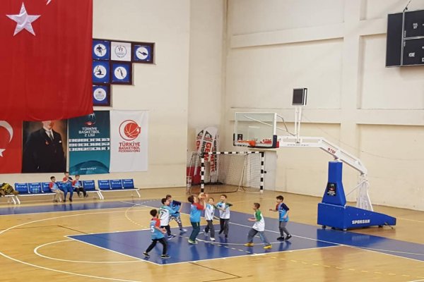 Ayşe Ziver Karataş İlkokulu basketçileri birinci oldu