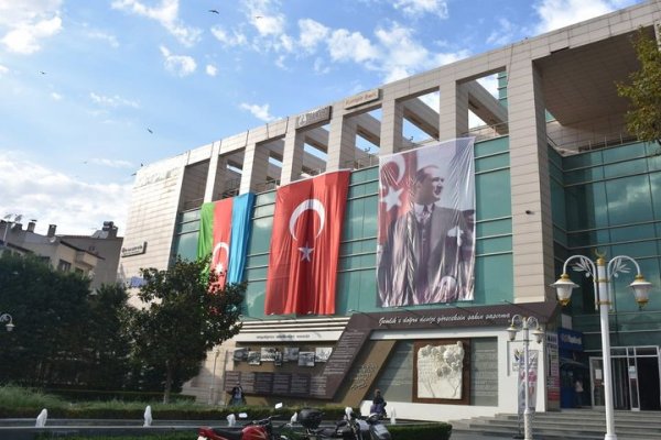 Azerbaycan bayrağı Gemlik’te dalgalanıyor