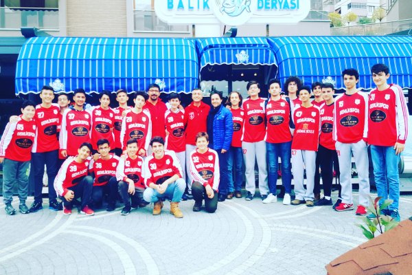 BALIK DERYASINDAN GEMLİKSPOR BASKETBOL TAKIMLARINA YEMEK İKRAMI
