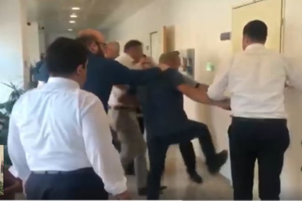 Bankamatikçi, Başkan Yardımcısını rehin aldı