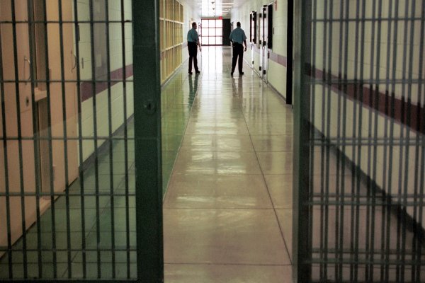 Barolar, korona virüsü nedeniyle cezaevi koşullarına dikkat çekti