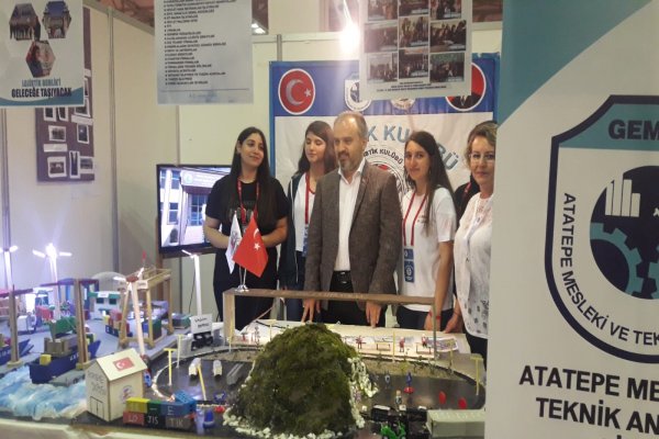 Başkan Aktaş, Atatepe MTAL standını ziyaret etti