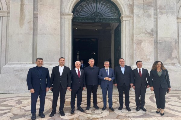 BAŞKAN BOZBEY AVRUPA’DA TARİHİ KENT MODELİNİ İNCELEDİ