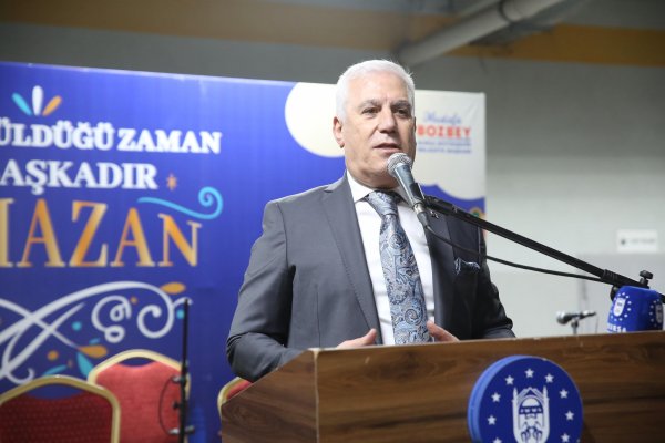 Başkan Bozbey’den gençlere halı saha müjdesi