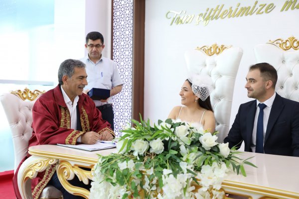 Başkan Deviren ilk nikahını kıydı