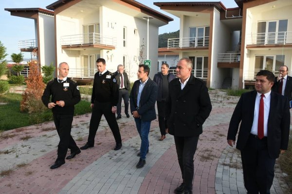 Başkan Sertaslan, huzur evlerini gezdi