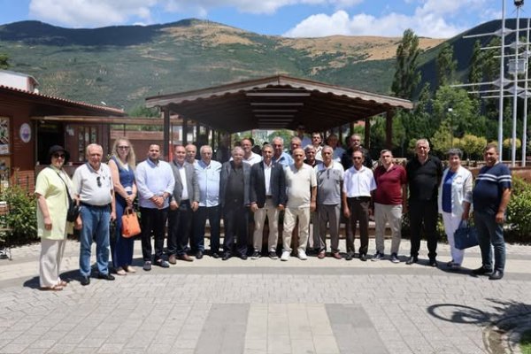 BELEDİYE BAŞKANI DEVİREN MUHTARLARLA BULUŞTU