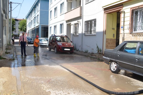 Belediye cadde ve sokak yıkama çalışmalarına hız verdi