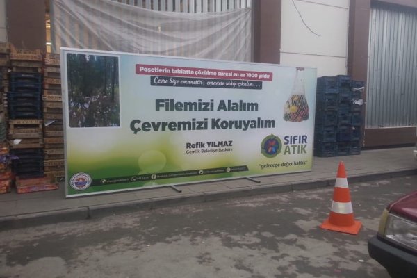 Belediye naylon poşet yerine file dağıtıyor