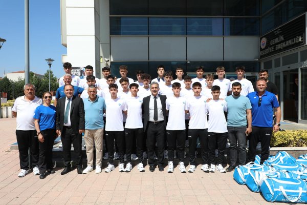 BELEDİYESPOR U17 FUTBOL TAKIMI ŞAMPİYONLUK KARŞILAŞMASI İÇİN KÜTAHYA'YA UĞURLANDI