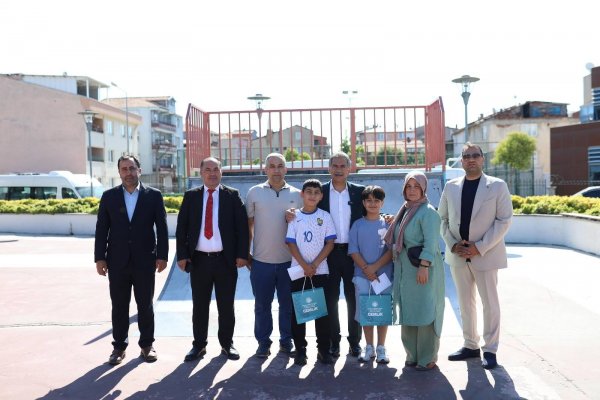 Bilinçli Çocuklar Parkta Kazayı Önledi