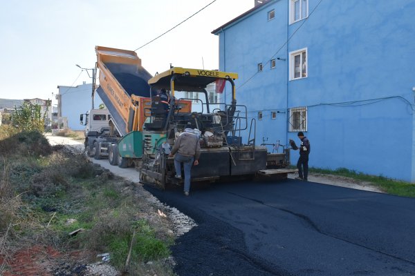 Bir günde dört sokağa 750 ton asfalt