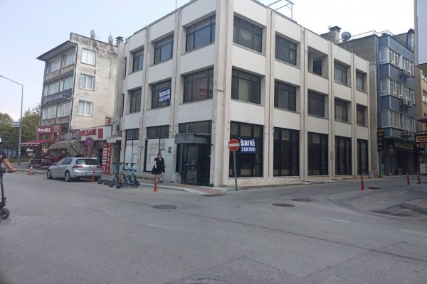 BOŞALTILAN İŞ BANKASI BİNASI SATIŞA ÇIKTI
