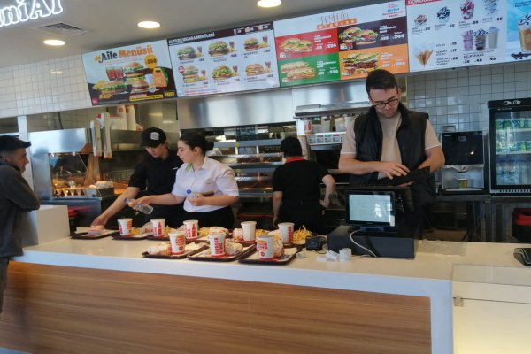 BURGER KİNG HİZMETE AÇILDI