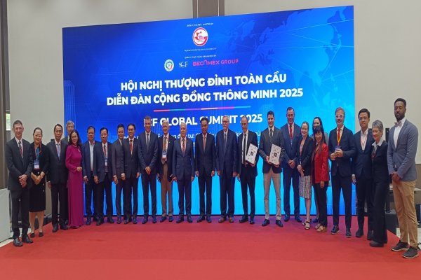 BURSA, AKILLI ŞEHİR YOLCULUĞUNU DÜNYAYA TANITTI