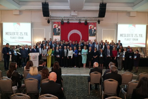 BURSA BAROSU 5 NİSAN AVUKATLAR GÜNÜ’NÜ ERKEN KUTLADI