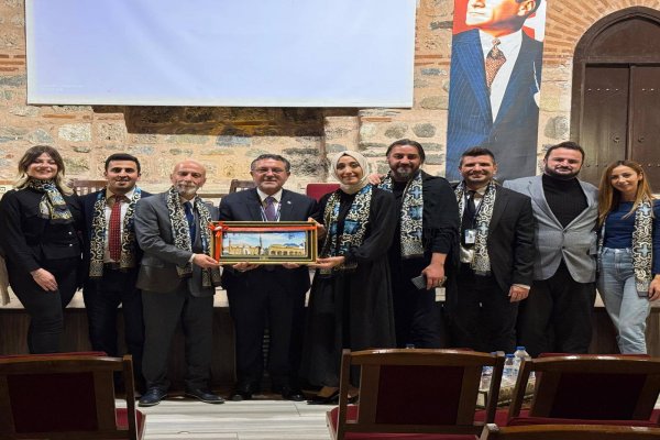 BURSA BÖLGESEL TURİST REHBERLERİ ODASI BAŞKANLIĞINA GEMLİKLİ TANSU ERÇEVİK SEÇİLDİ.