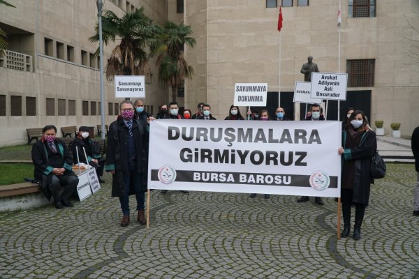 Bursa’da avukatlar duruşmalara girmedi!