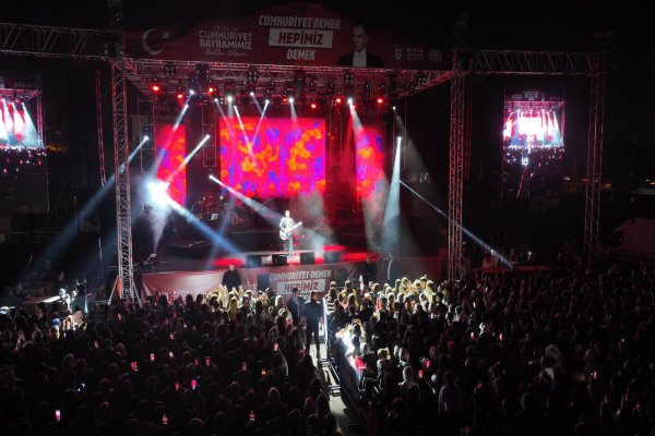 BURSA’DA BURAY’LA ‘CUMHURİYET’ COŞKUSU