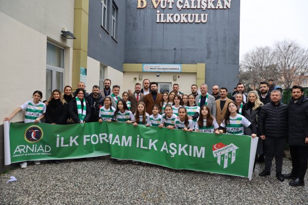 Bursa'da öğrencilerin Bursaspor forması sevinci