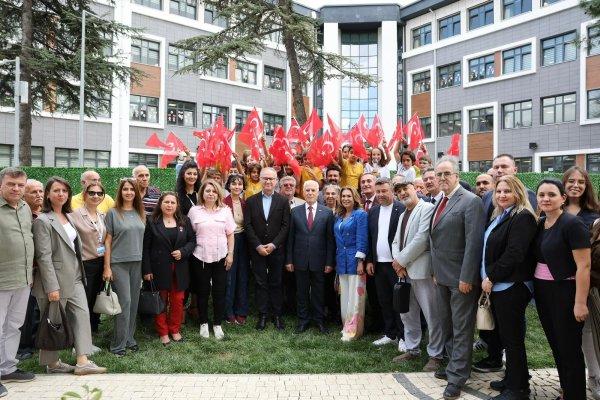 BURSA'DA SOKAKLAR DA ÇOCUKLAR DA GÜLÜMSÜYOR