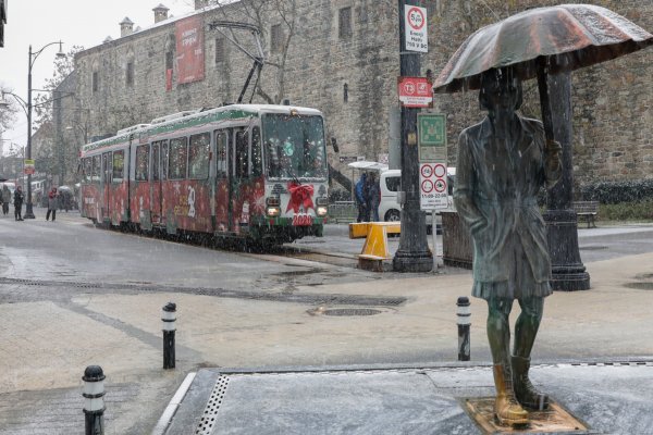 BURSA’DA YENİ YIL COŞKUSU NOSTALJİK TRAMVAYLA YAŞANDI