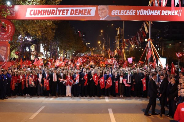 BURSA TEK YÜREK, YAŞASIN CUMHURİYET