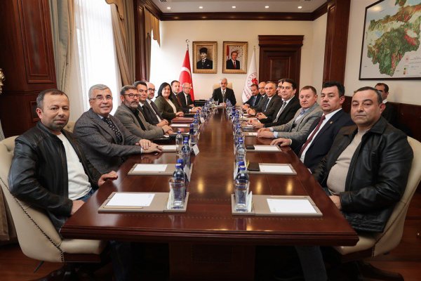 BURSA VALİSİ AYYILDIZ KUZEY OTOYOLU PROJE TOPLANTISINA CHP BURSA MİLLETVEKİLLERİNİ MUSTAFA BOZBEY'İ ÇAĞIRMAMASI TEPKİLERE NEDEN OLDU..