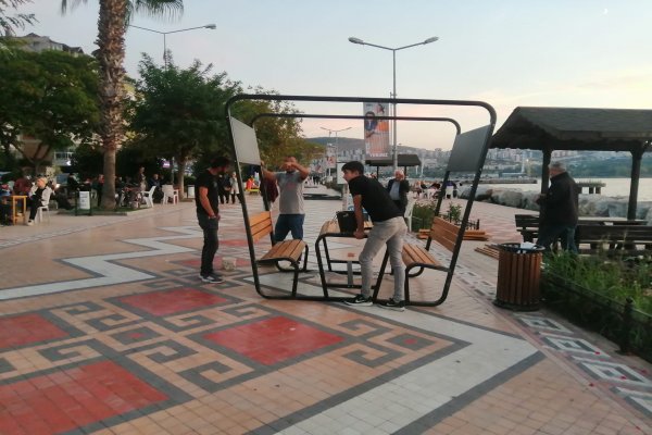 BÜYÜKŞEHİR BELEDİYESİ ATATÜRK KORDONU’NA YENİ KAMELYALAR KOYUYOR