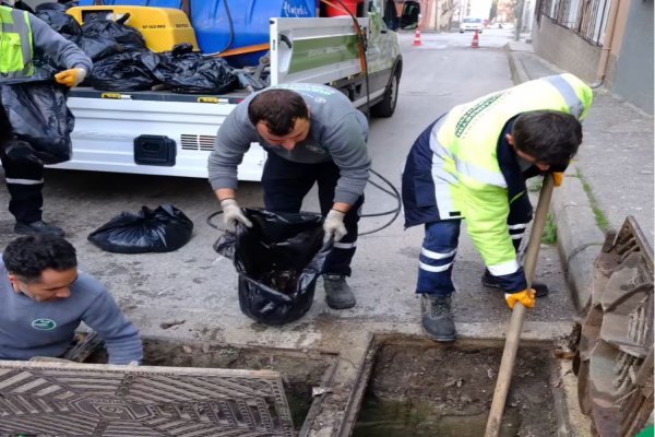 Büyükşehir’den sorunsuz altyapı için ızgara temizliği