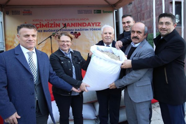 Büyükşehir’le toprak bereketleniyor, çiftçi kazanıyor