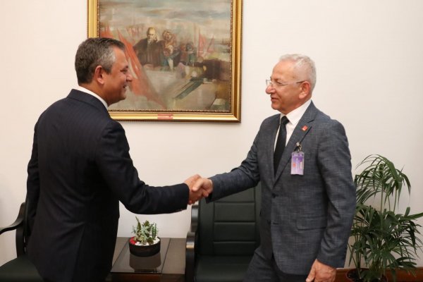 CHP Gemlik İlçe Başkanlığı: “Genel Başkanımız Özgür Özel Yalnız Değildir!”