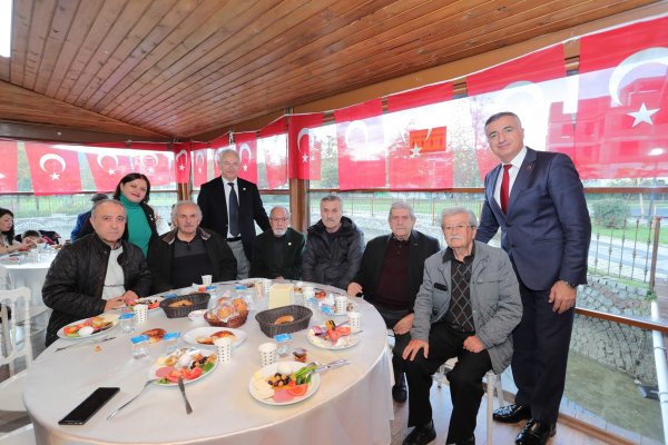 CHP Gemlik İlçe Başkanlığı kadın kollarından Öğretmenlere Özel Kutlama