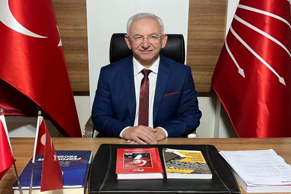 CHP Gemlik İlçe Başkanlığı’na yönetim kurulunun oy birliği ile Servet Pehlivan seçildi