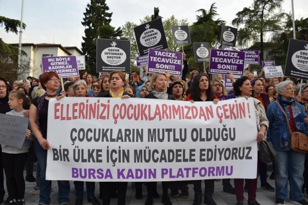CHP Kadınlar çocuk istismarına karşı bir araya geldi