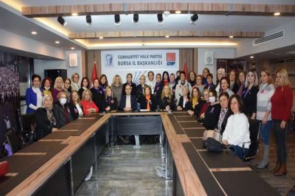 CHP’Lİ KADINLAR MEYDANLARDA