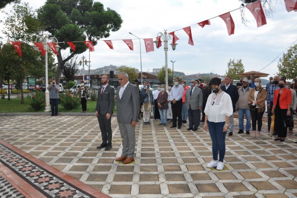CHP’NİN KURULUŞUNUN 98. YILDÖNÜMÜ KUTLANDI